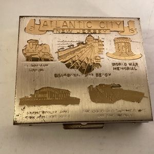 Vintage Atlantic City souvenir compact